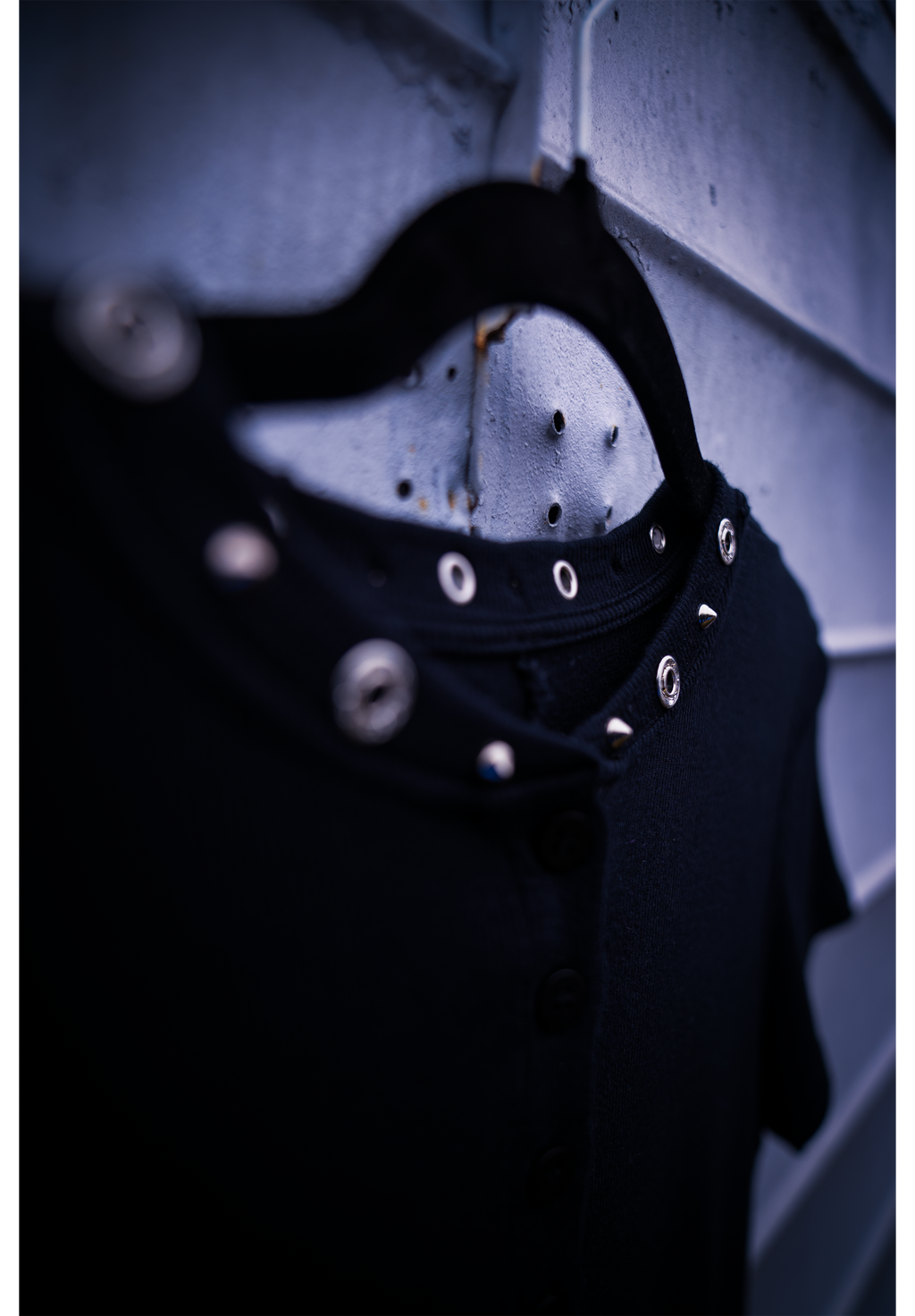 2DIFF Muse Henley Shirt Neckline